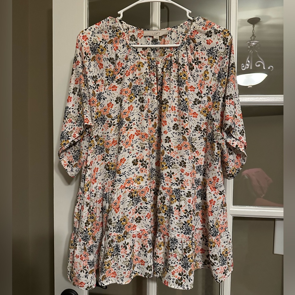 LOFT Floral Flowy Top size Large